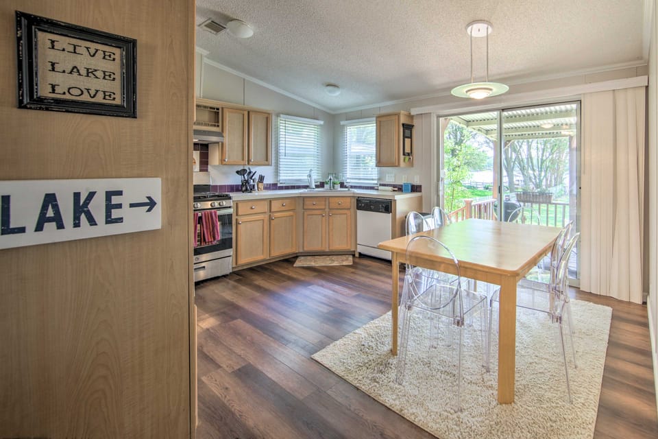 Lakefront Mabank Gem w/ Sunset Views: Pets Welcome House in Cedar Creek Reservoir