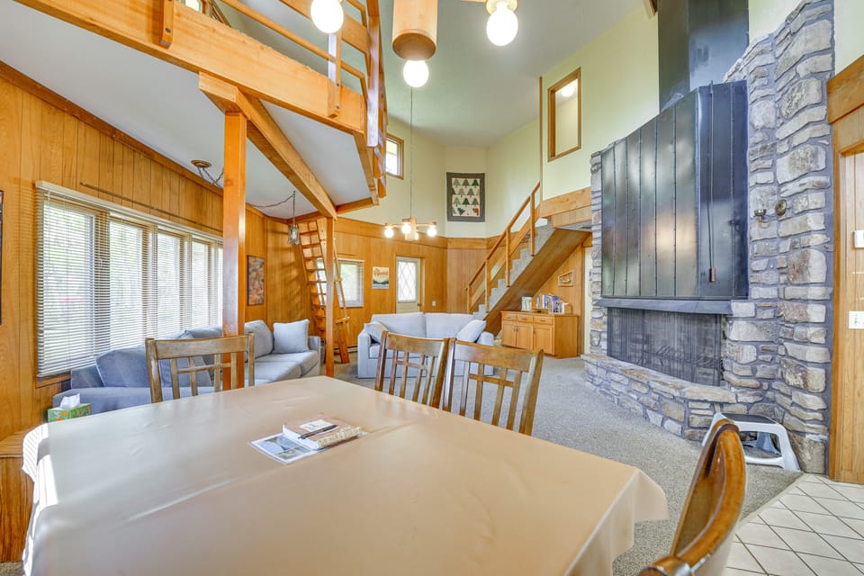 Rogers Cabin w/ Direct Access to Beaver Lake! House in Beaver Lake