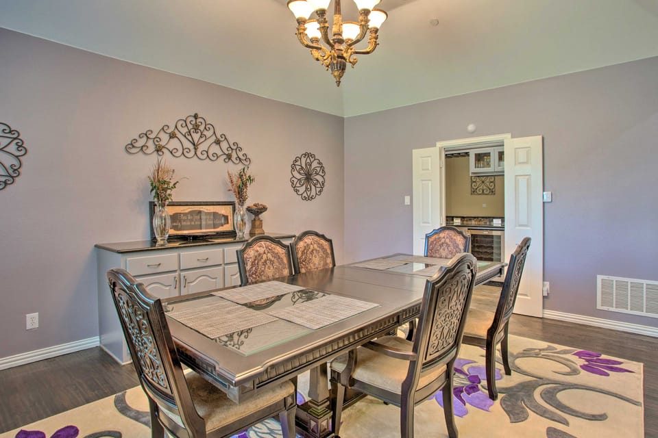 Resort-Style Allen Villa w/ Pool & Game Room! Villa in Allen