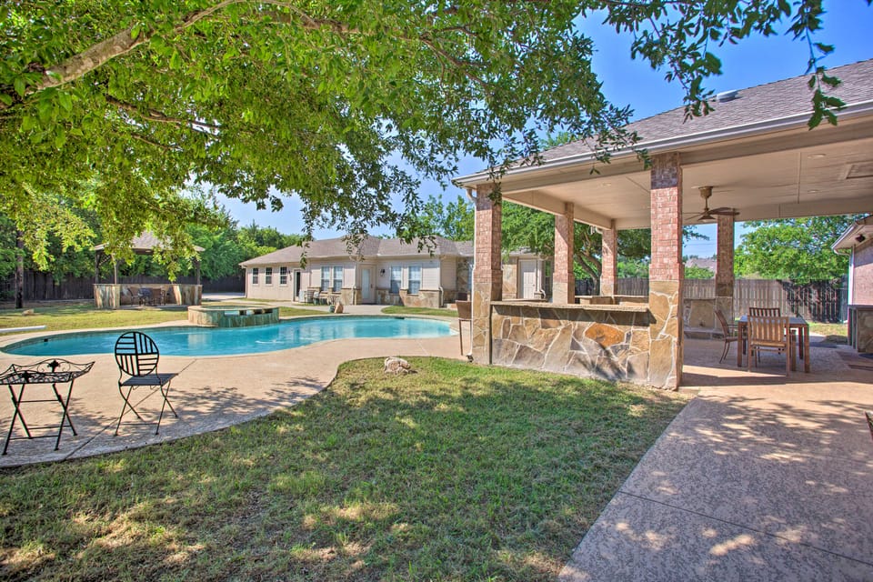 Resort-Style Allen Villa w/ Pool & Game Room! Villa in Allen