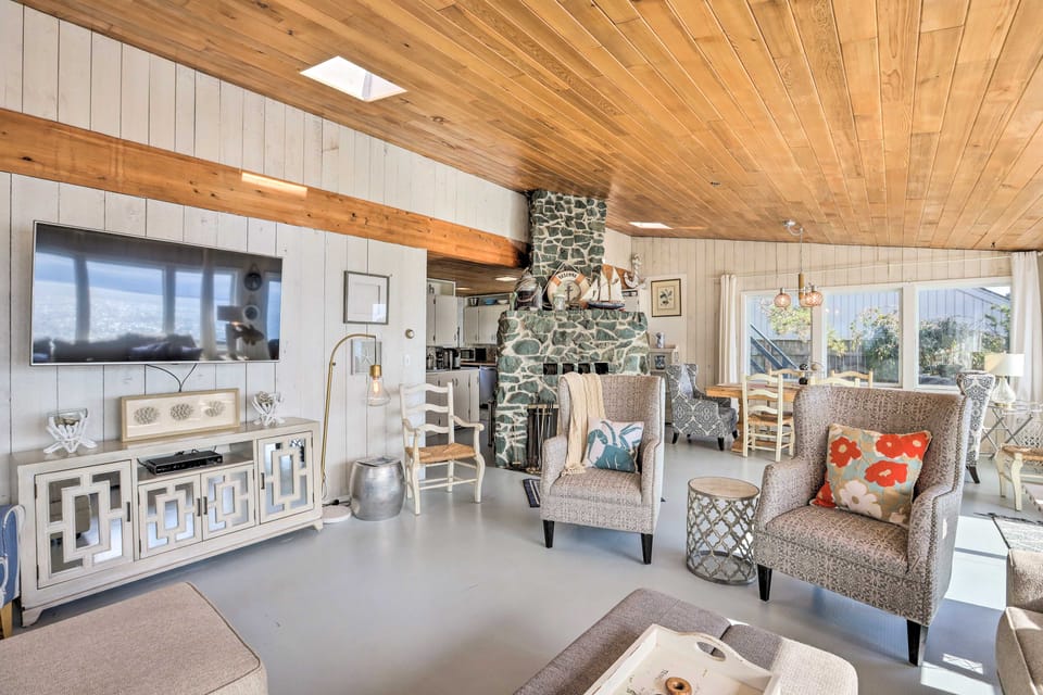 Waterfront Ferndale Home: Deck + Beach Access House in Washington