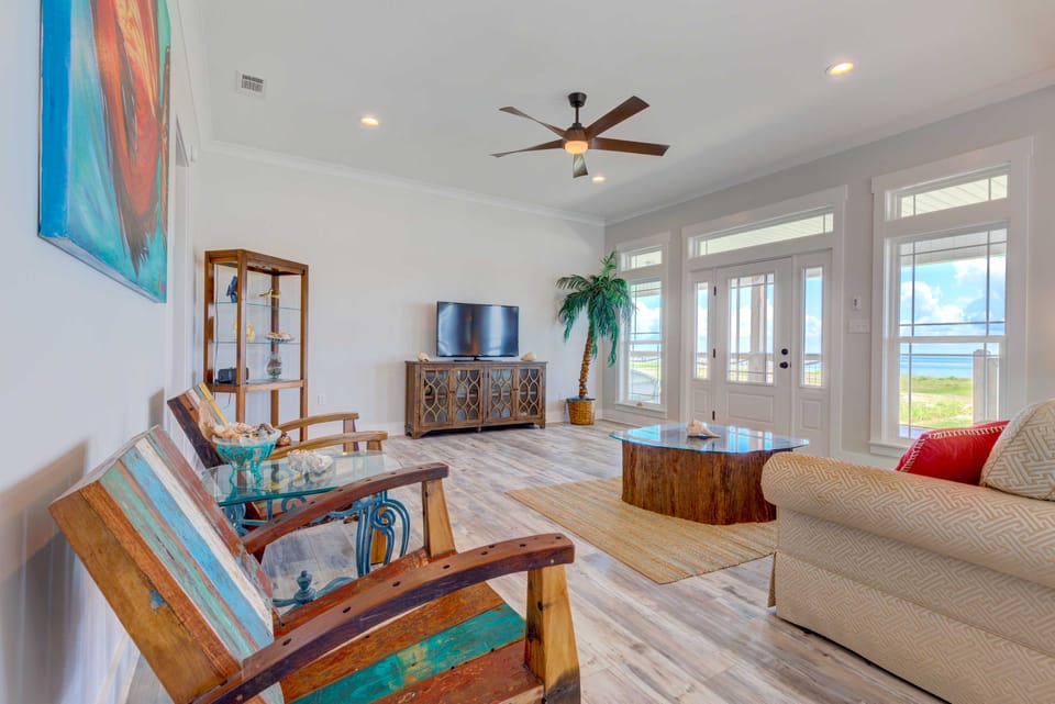 Bayfront Dauphin Island Home w/ Beach Access! House in Dauphin Island