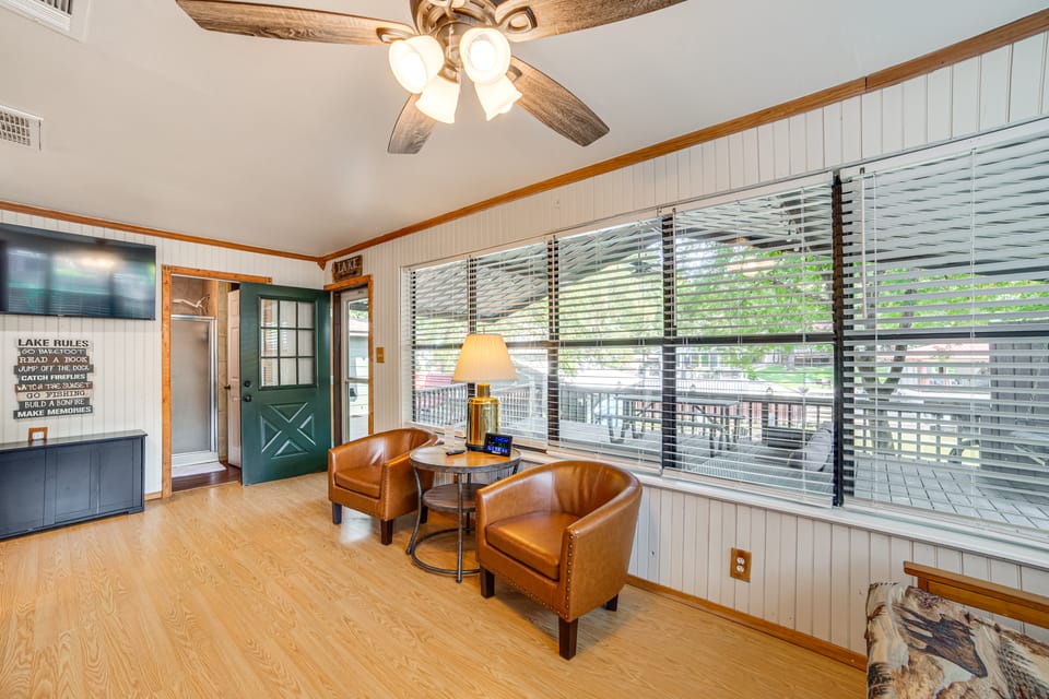 Spacious Deck: Waterfront Home in Gun Barrel City! House in Gun Barrel City