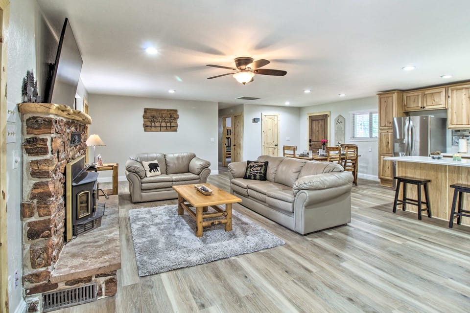 Family Cabin w/ Game Room! 32 Mi to Sunrise Resort House in Pinetop-Lakeside