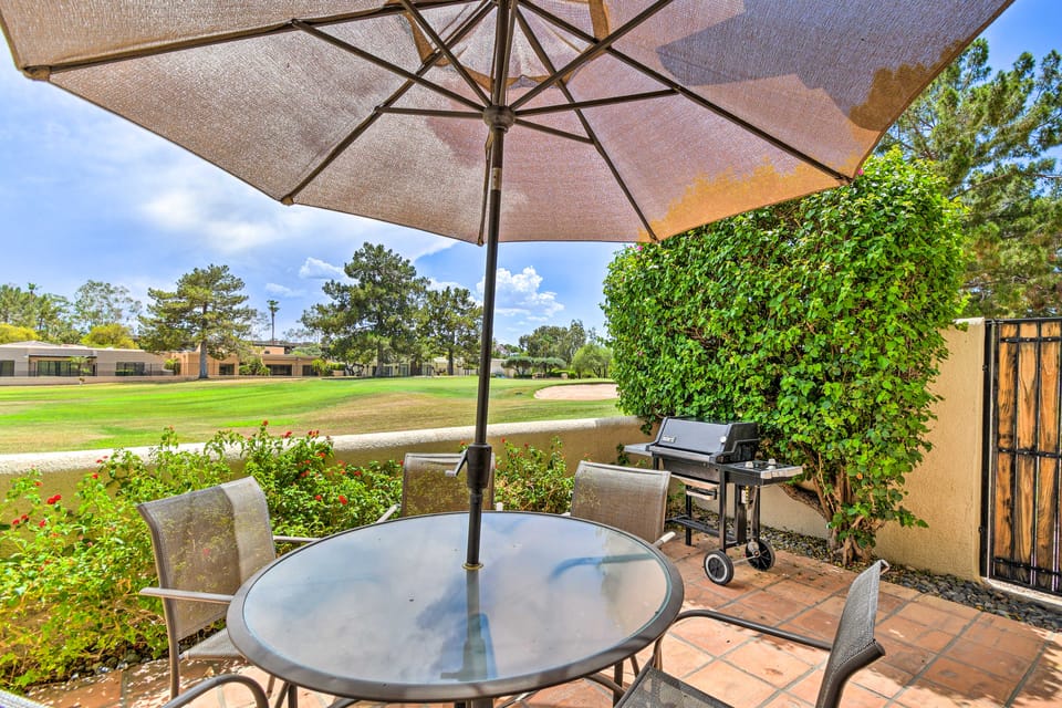 Golf Course Views, Hot Tub Access: Phoenix Home! Apartment in Phoenix