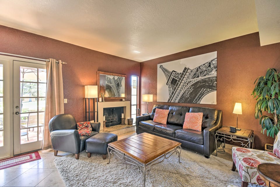 Golf Course Views, Hot Tub Access: Phoenix Home! Apartment in Phoenix