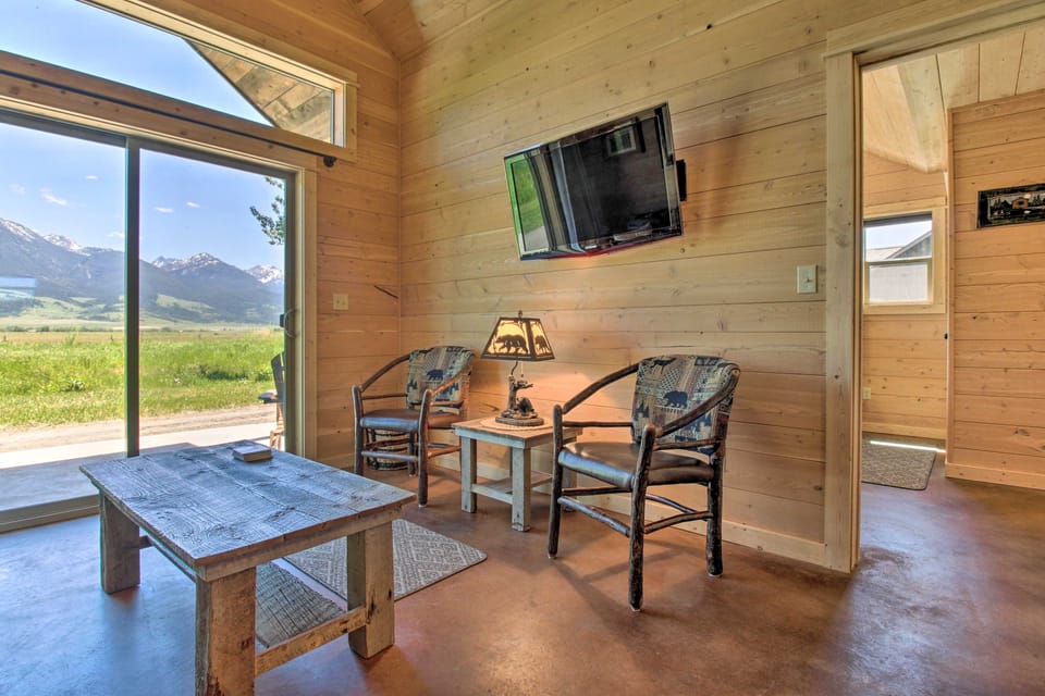 Peaceful Mtn Retreat ~ 43 Mi to Yellowstone! House in Montana