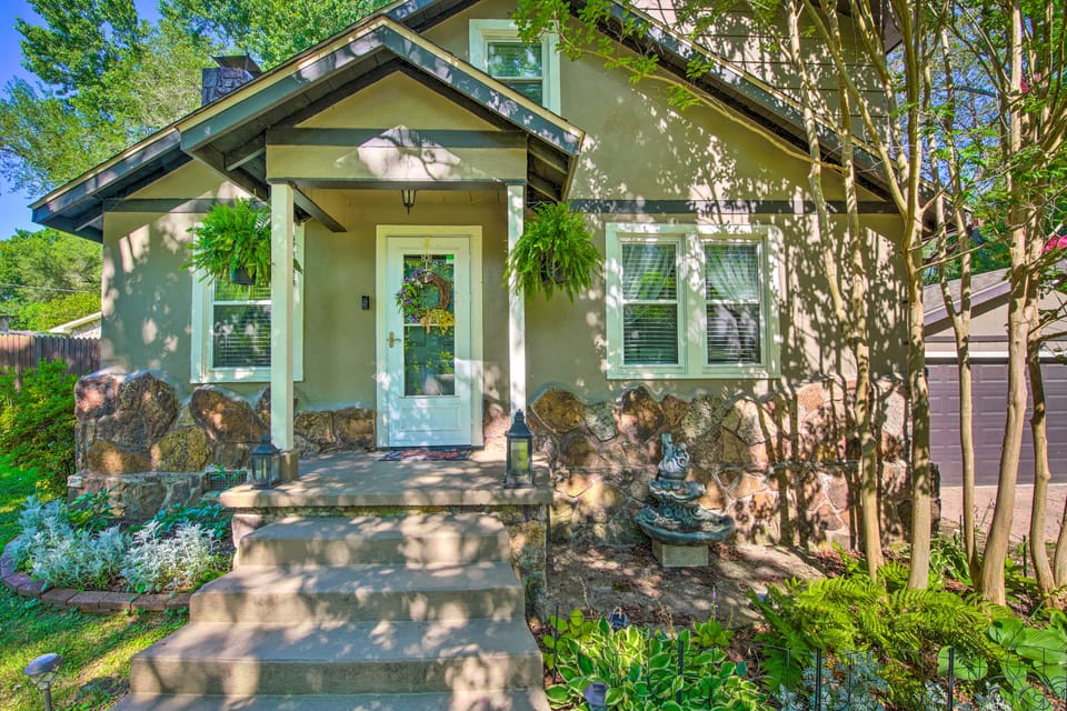 Historic Branson Cottage: 7 Mi to Table Rock Lake! House in Branson