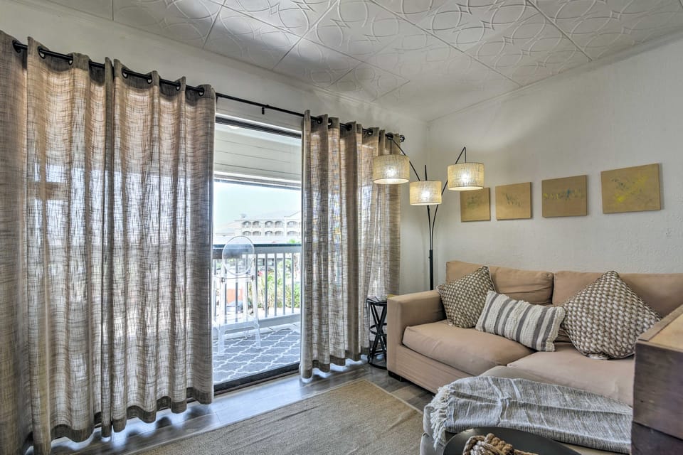 Steps to Sand + 2 Pools! Galveston Coastal Getaway Apartment in Galveston Island