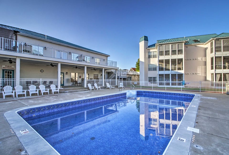 Cozy + Deluxe Branson Condo w/ Covered Balcony Apartment in Branson