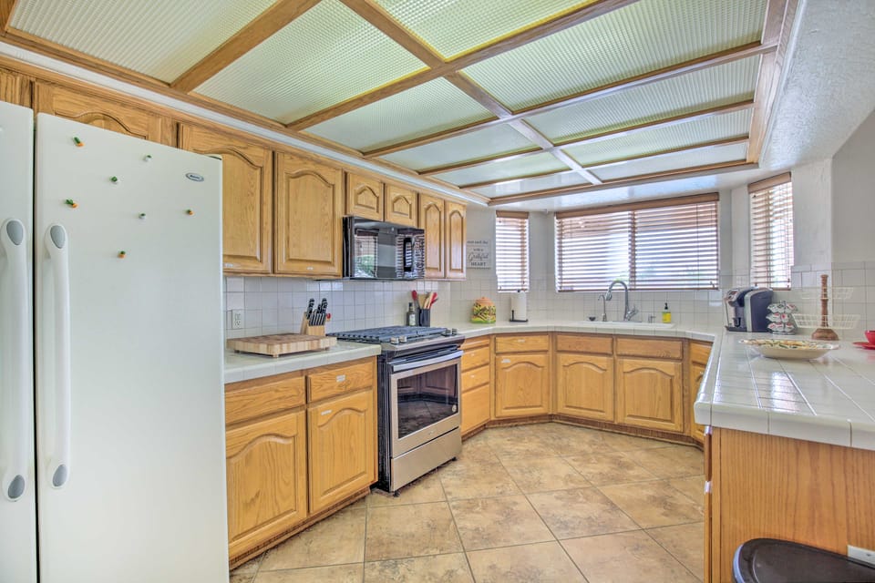 Sunny Yuma Retreat w/ Private Pool & Grill! House in Yuma