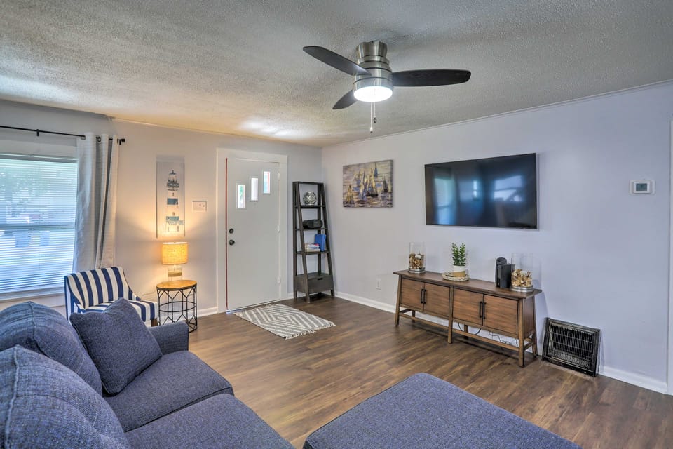 Lorain Lake Cottage < 1 Mi to Lake Erie Fun! House in Lake Erie