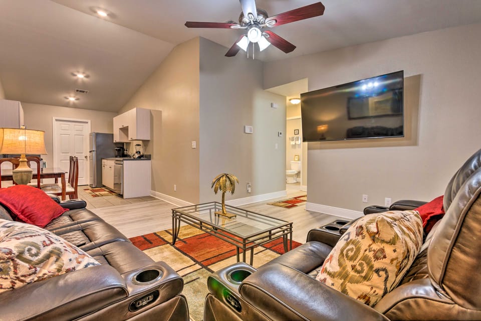 'The Royal Retreat' ~ 10 Mi to Local Beaches! House in Bellview