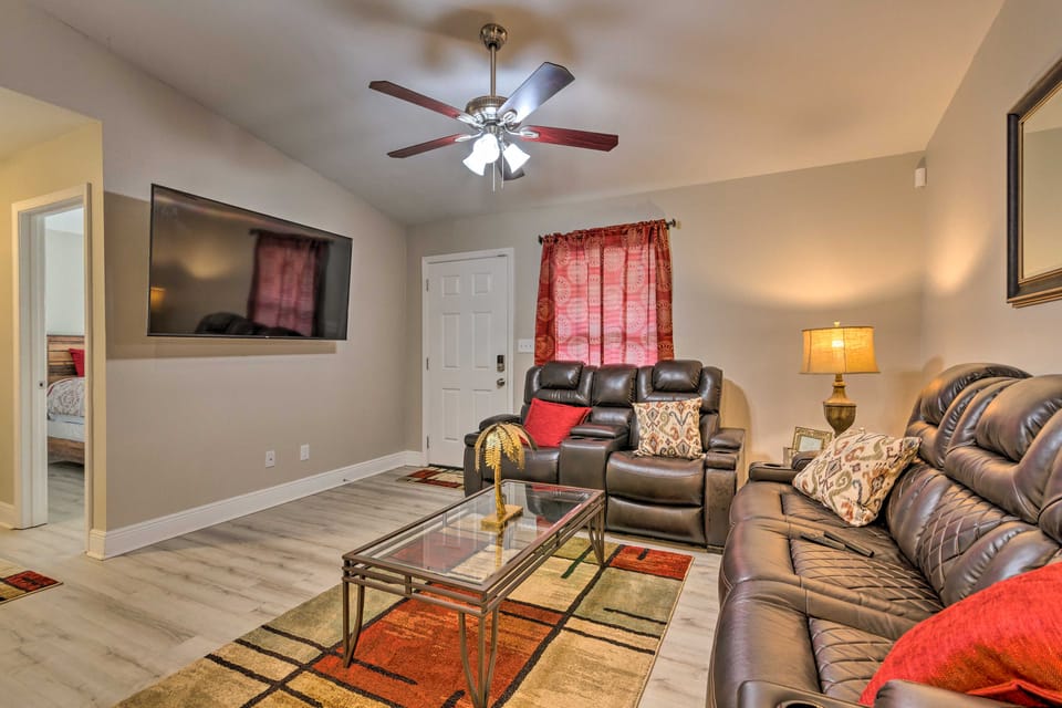 'The Royal Retreat' ~ 10 Mi to Local Beaches! House in Bellview