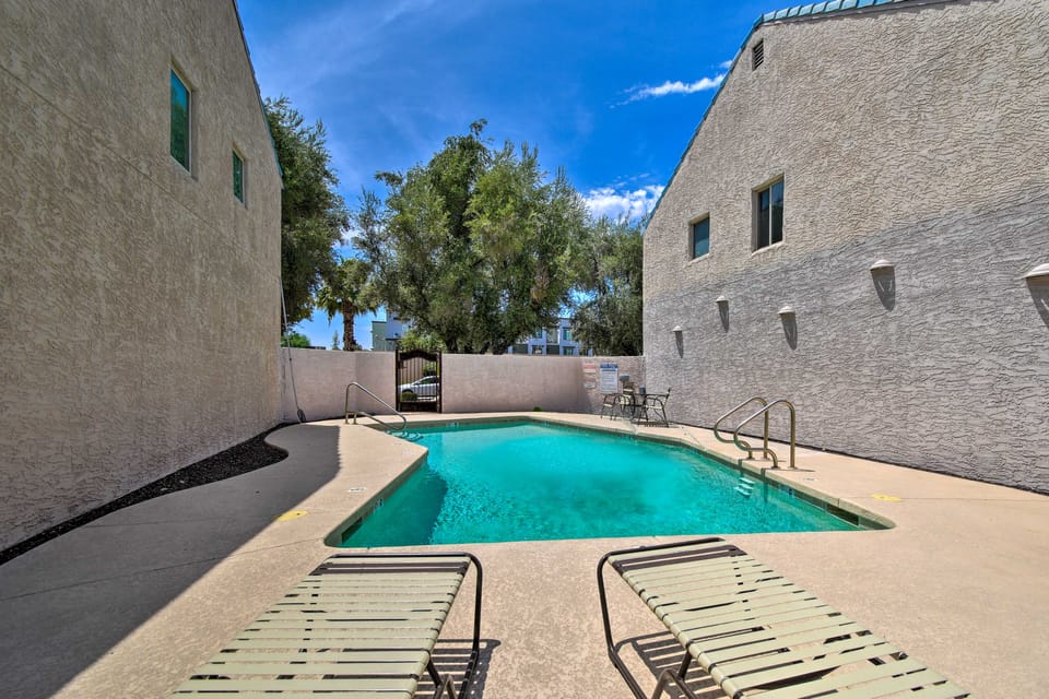 1 Mi to Old Town! Snowbird Escape w/ Pool Access Apartment in Scottsdale