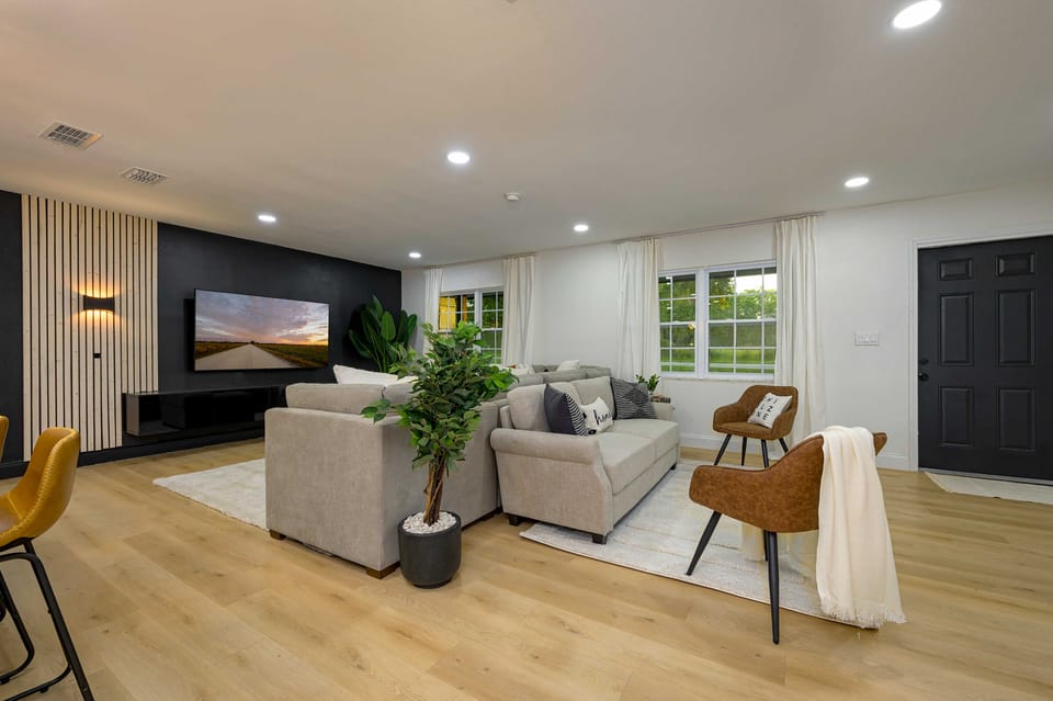 Tampa Retreat: 11 Beds, Game Room & Pool! House in Tampa