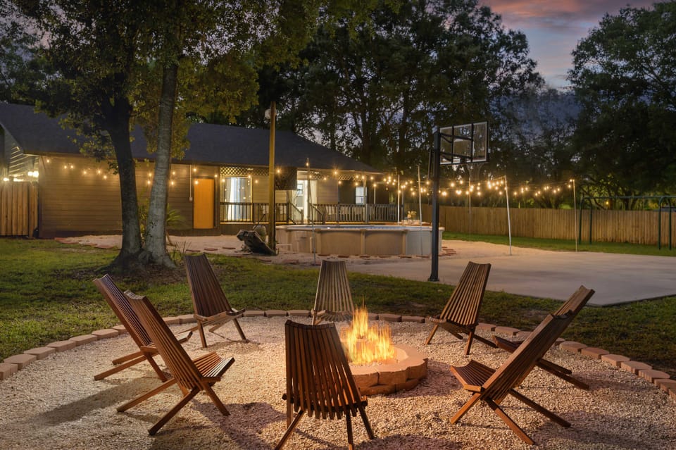 Tampa Retreat: 11 Beds, Game Room & Pool! House in Tampa