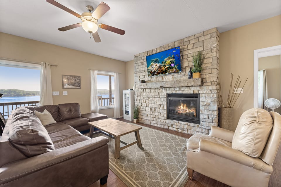 Lakefront Ozarks Home: Tiki Bar, Pool, Deck, Views House in Lake of the Ozarks