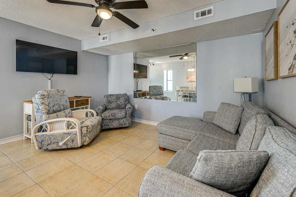 Ocean-View Penthouse Condo in North Myrtle Beach! Apartment in Crescent Beach