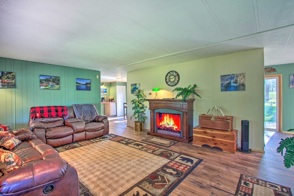 Cozy Chiloquin Retreat < 30 Mi to Crater Lake! House in Oregon