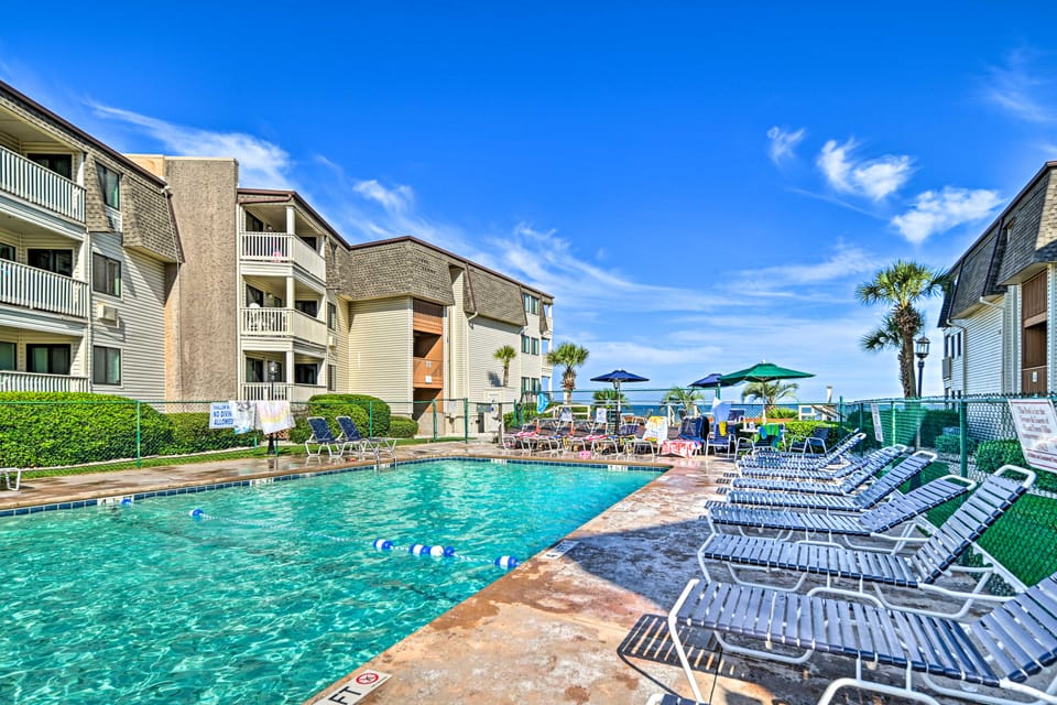Myrtle Beach Condo w/ On-Site Pool & Beach Access Apartment in Myrtle Beach