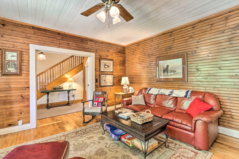 Fish, Float & Relax Fireside: Home Near New River! House in North Carolina
