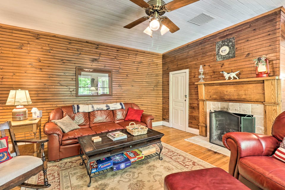 Fish, Float & Relax Fireside: Home Near New River! House in North Carolina