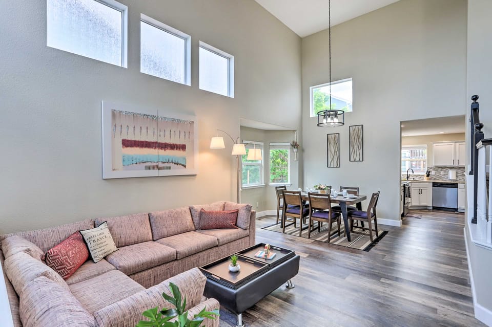 Spacious Parkview Home 12 Mi to Denver, Game Room House in Northglenn