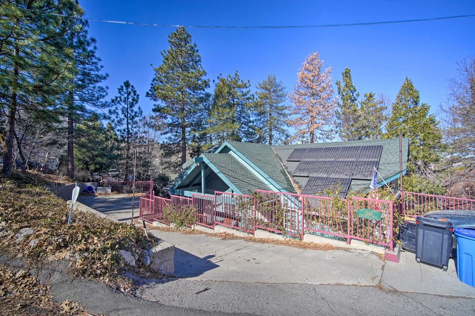 Relaxing Lake Arrowhead Home ~ 1 Mi to Lake! House in Lake Arrowhead