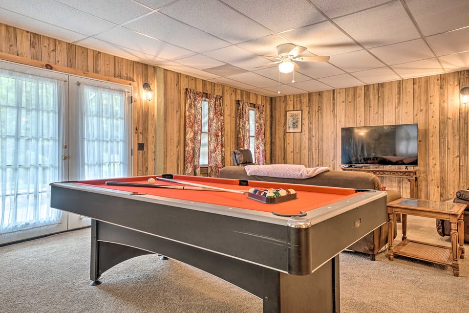 Hot Tub & Fire Pit: Pet-Friendly Clayton Escape! House in Georgia