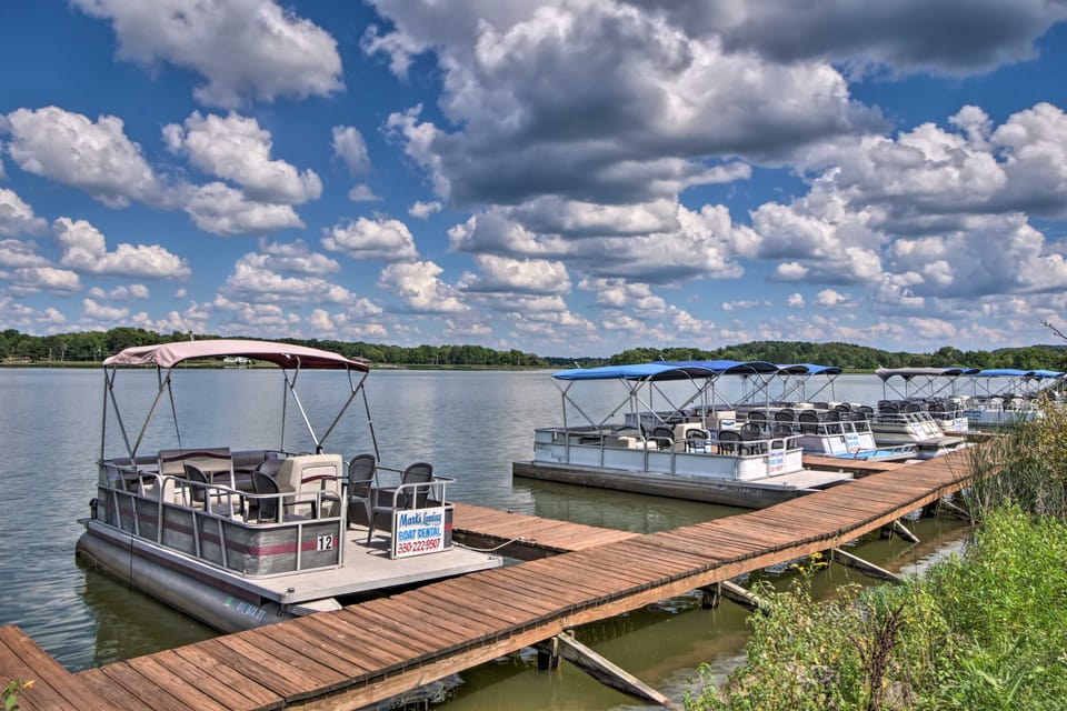 Guilford Lake Cottage w/ Hot Tub & Water Views Cottage in Ohio