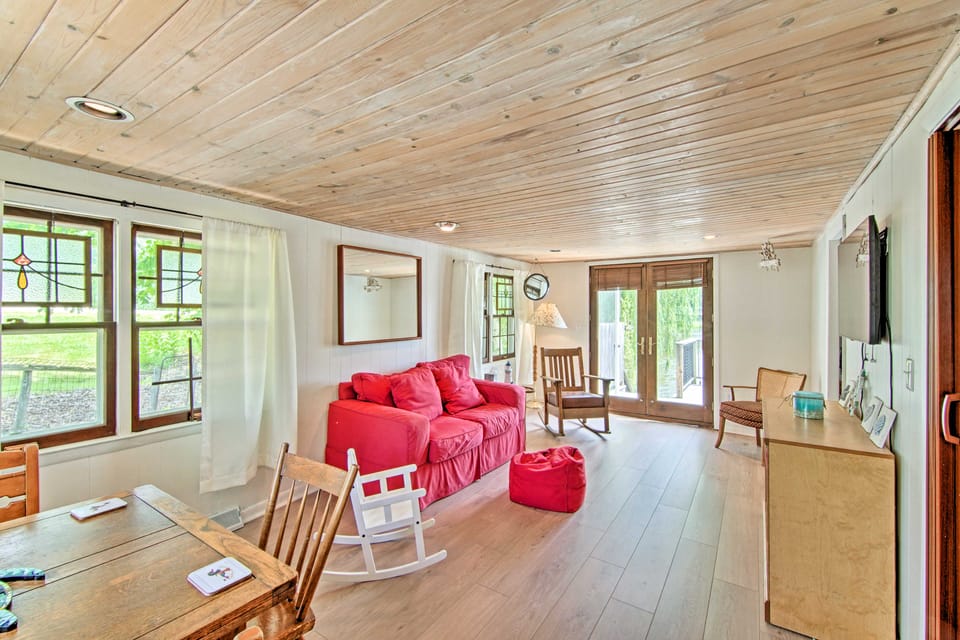 Horicon Riverfront Retreat w/ Deck, Dock + Patio Cottage in Wisconsin
