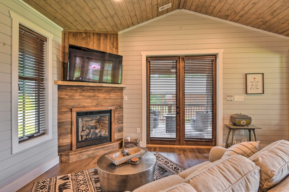 Hike, Ski & More! Pet-Friendly Home in Glenville Cottage in Tennessee