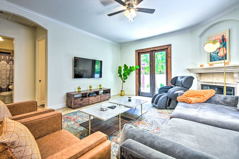 Sunny Sarasota Abode w/ Yard ~ 1 Mi to Dtwn! House in Sarasota