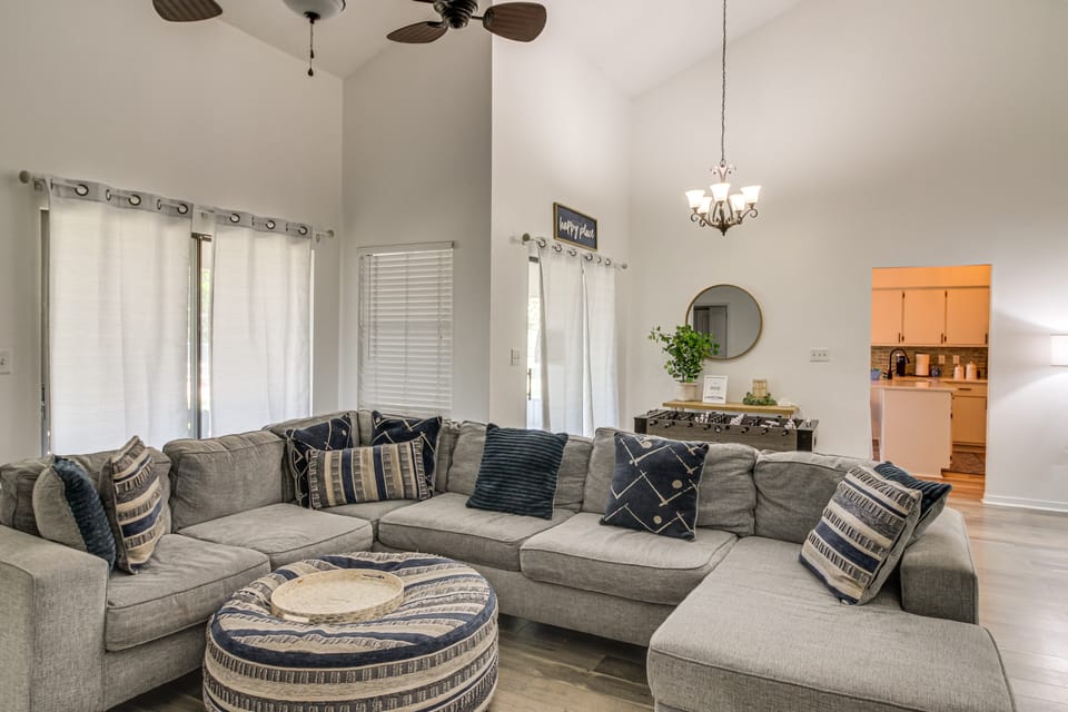 Navarre Home w/ Game Area + Mini Golf Course! House in Alabama