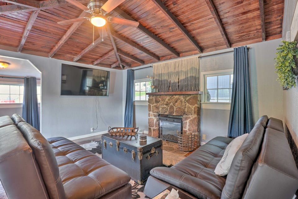 11 Mi to Dtwn Branson: Cottage in Rockaway Beach! Cottage in Rockaway Beach