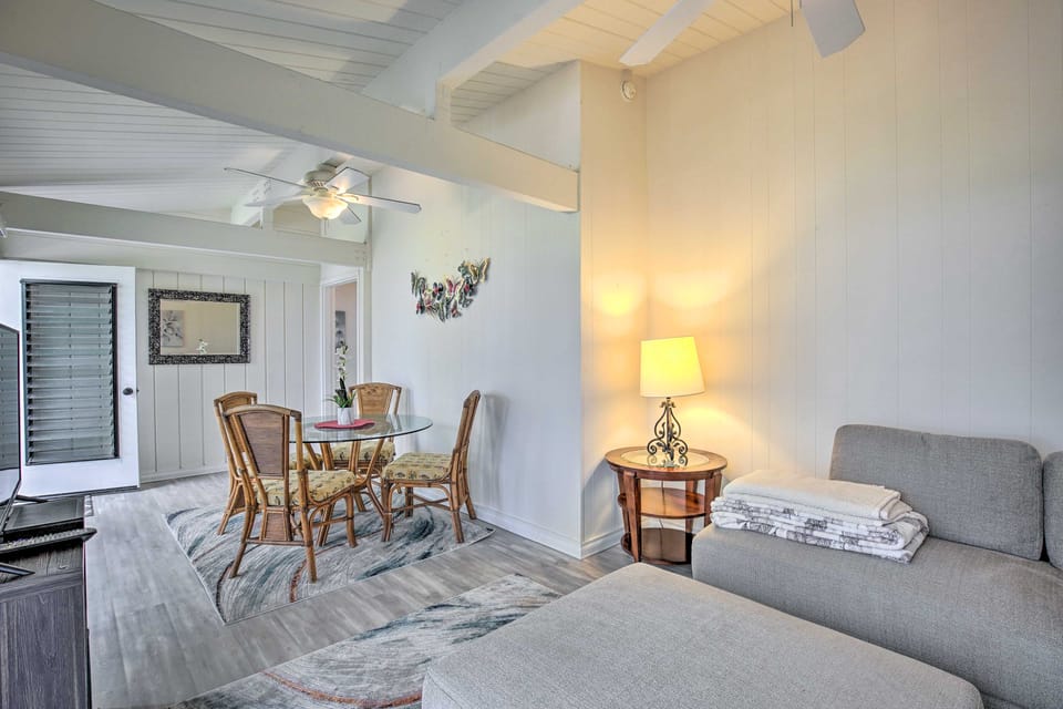 Kailua-Kona Guest House w/ Lanai < 7 Mi to Beach House in Kalaoa