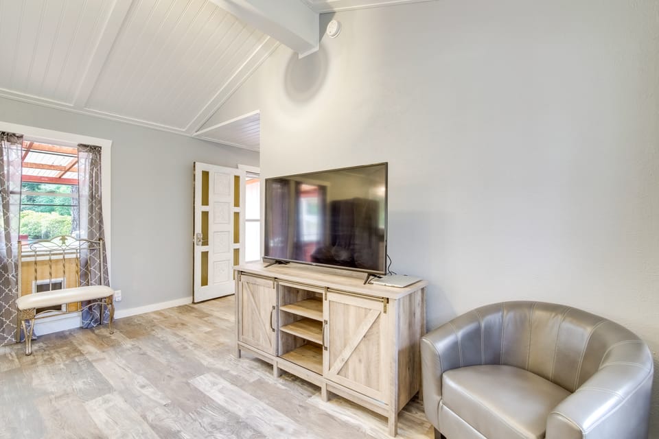 Cozy North Bend Getaway Near Dunes + Ocean! House in Oregon