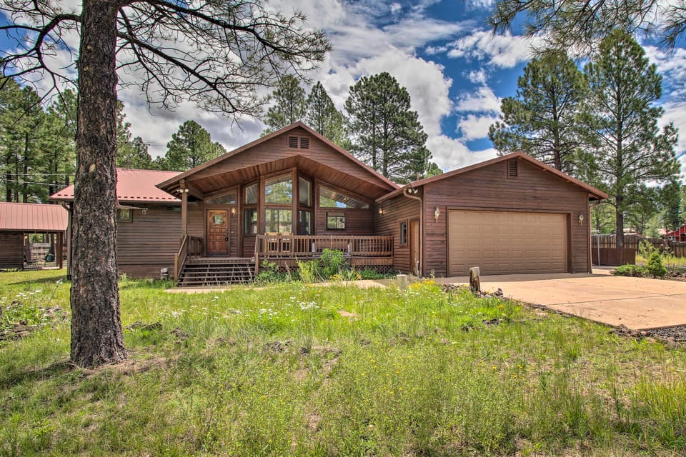 Yard, Grill & Games: Spacious Cabin in Lakeside! House in Pinetop-Lakeside