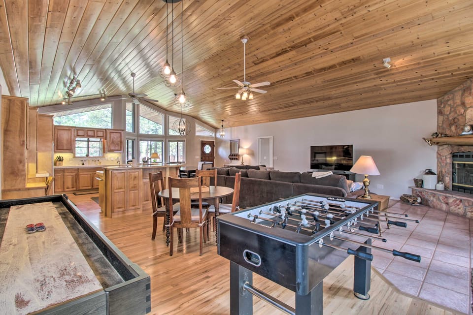Yard, Grill & Games: Spacious Cabin in Lakeside! House in Pinetop-Lakeside