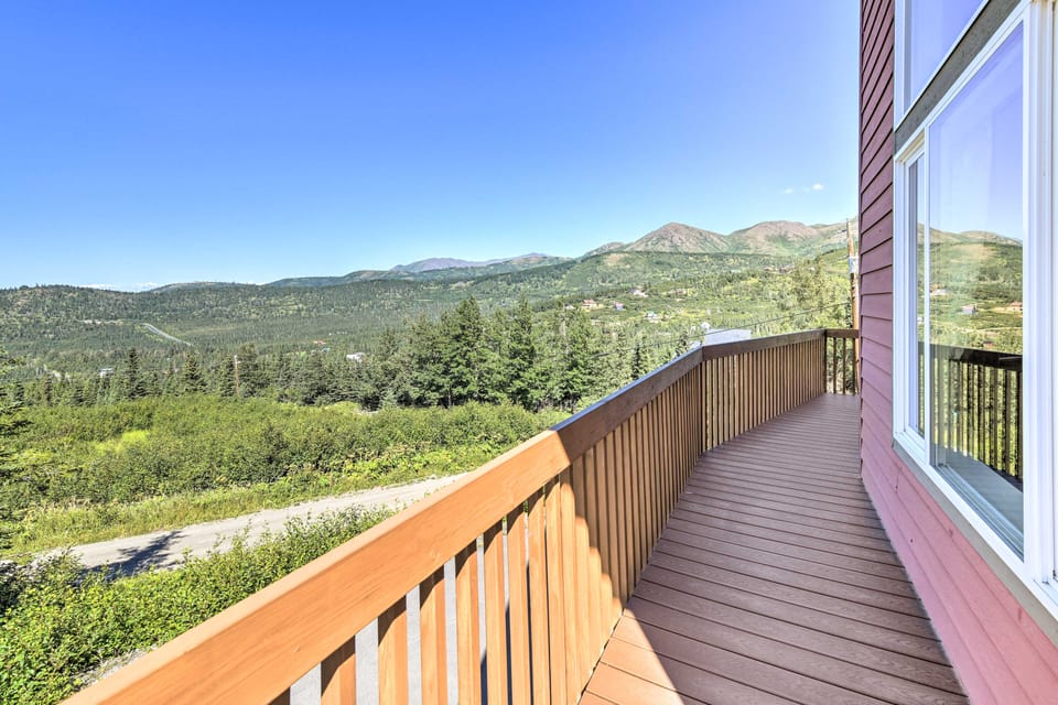 Mtn View Anchorage Escape ~ 15 Mi to Downtown House in Anchorage
