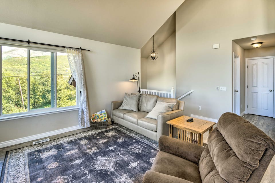 Mtn View Anchorage Escape ~ 15 Mi to Downtown House in Anchorage