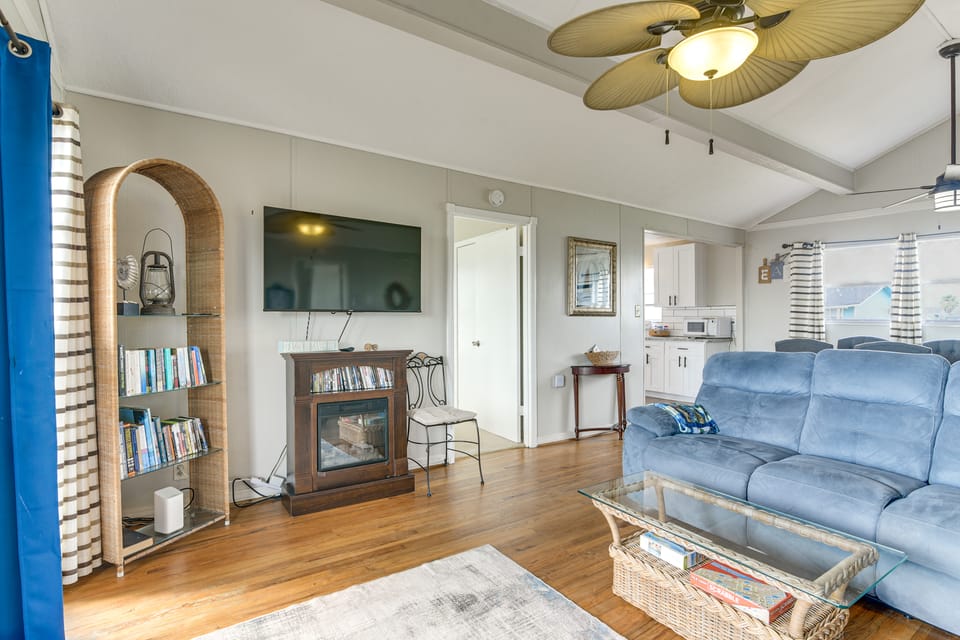 Ocean Views: Second-Row Surfside Beach House House in Surfside Beach