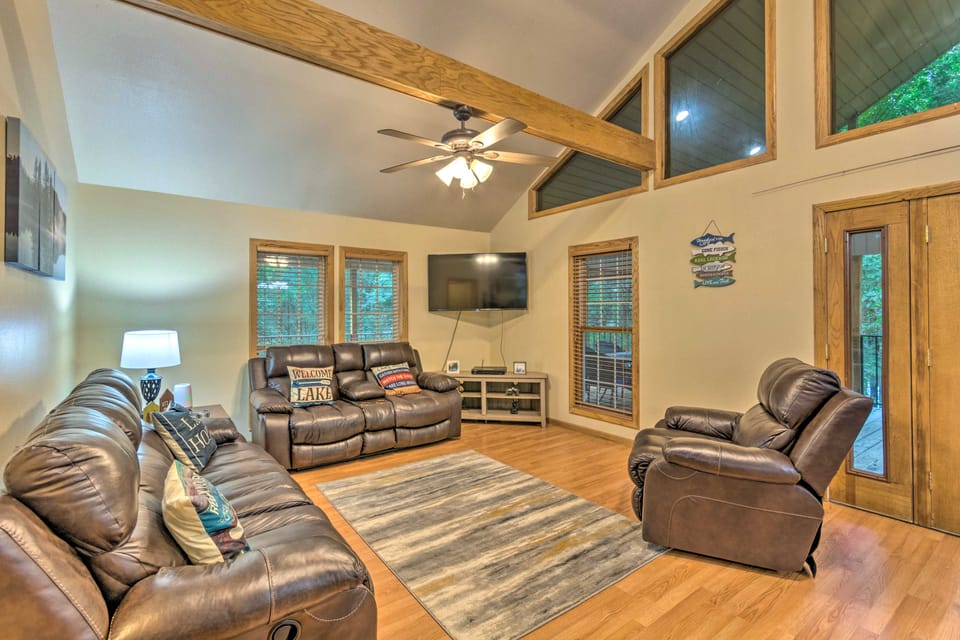 Deck + Fire Pit: Lakefront Hideaway in Scranton! House in Arkansas