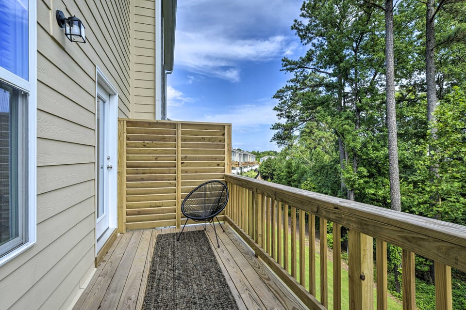Tasteful Durham Townhome - 6 Mi to Downtown! Apartment in Durham