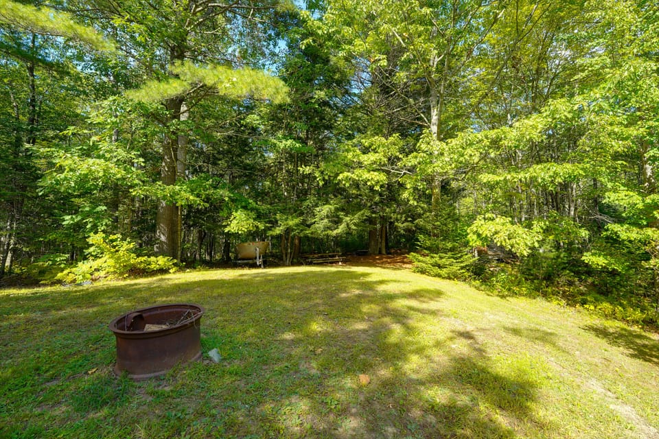 Maine Cottage Getaway, Close to Belfast & Hiking House in Belfast