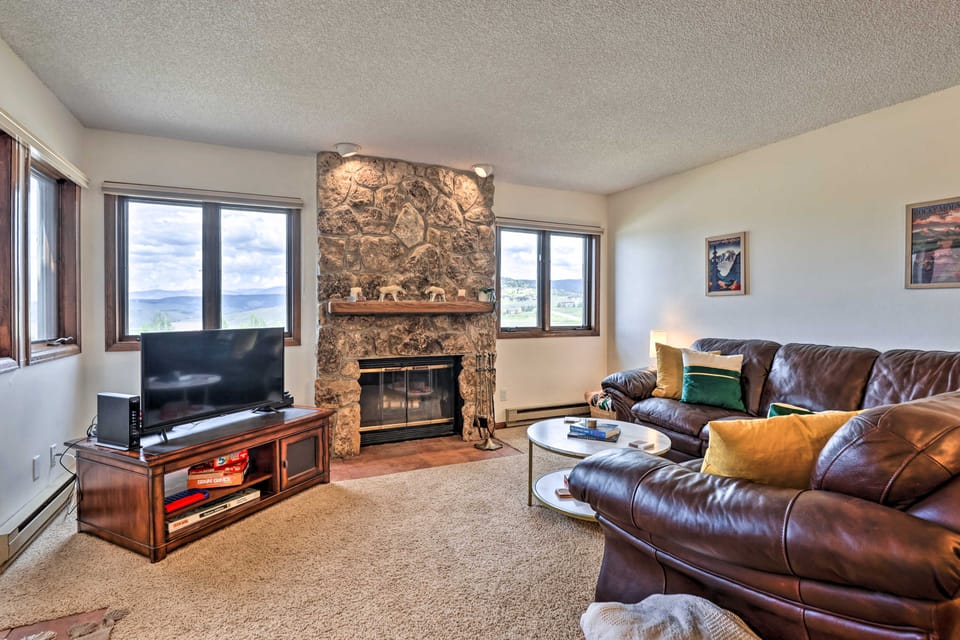Mtn View Granby Condo w/ In-Unit Hot Tub! Apartment in Granby