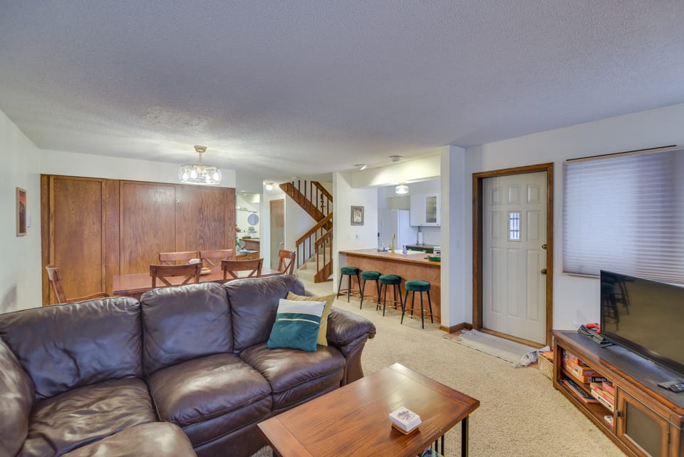 Mtn View Granby Condo w/ In-Unit Hot Tub! Apartment in Granby