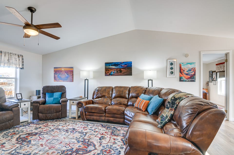 13 Mi to Lake Powell: Mtn-View Home w/ Deck & BBQ House in Utah