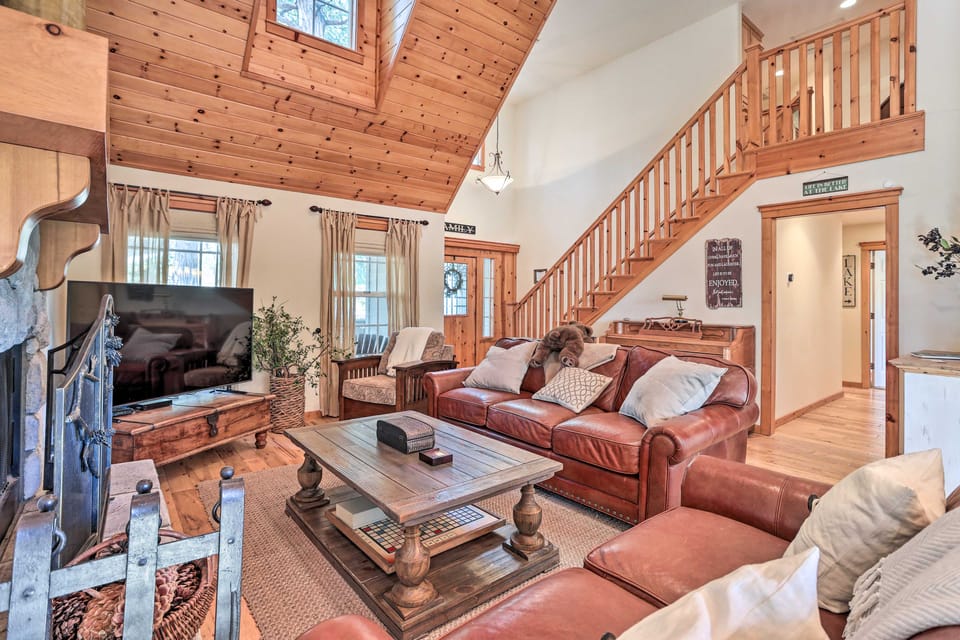 Spacious Lake Arrowhead Home w/ Putting Green House in Lake Arrowhead